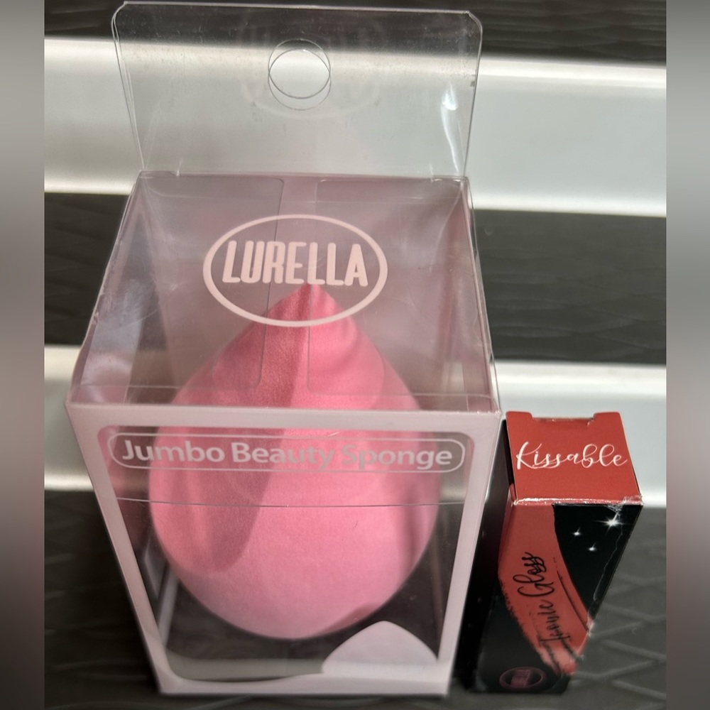 Lurella Jumbo Beauty Sponge & Iconic Gloss